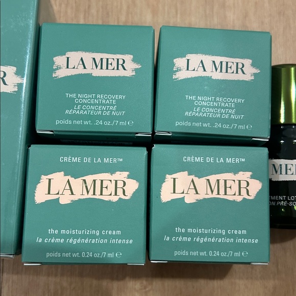 La Mer Moisturizer Collection - Picture 3 of 9